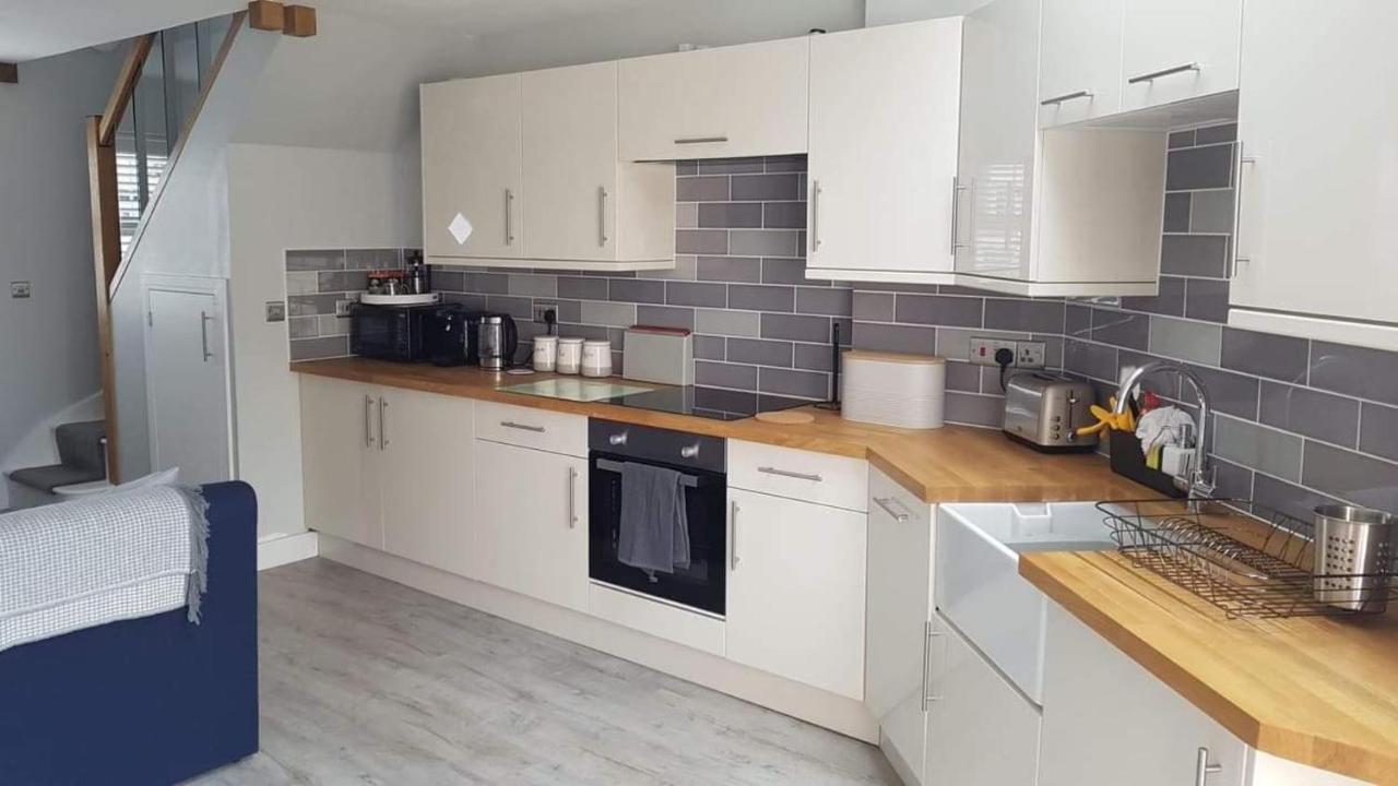 Outstanding Modern 1-Bed House In Chippenham Chippenham (Wiltshire) Bagian luar foto