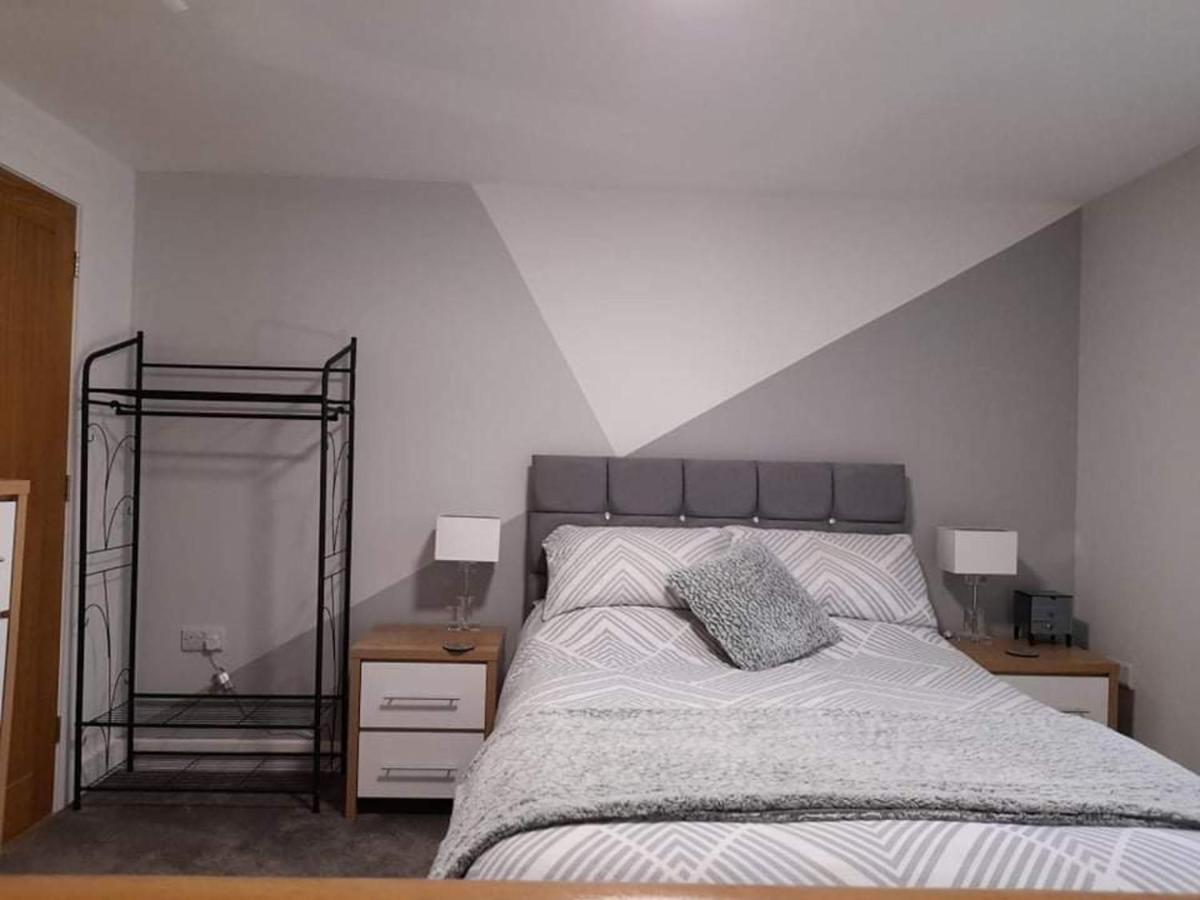 Outstanding Modern 1-Bed House In Chippenham Chippenham (Wiltshire) Bagian luar foto