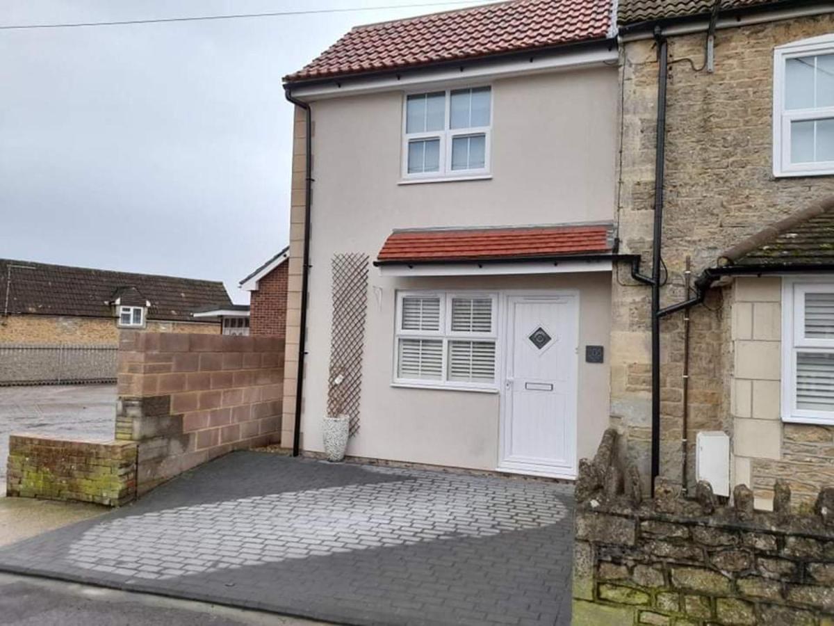 Outstanding Modern 1-Bed House In Chippenham Chippenham (Wiltshire) Bagian luar foto