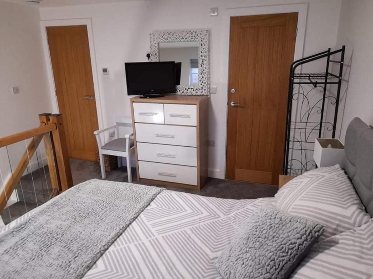 Outstanding Modern 1-Bed House In Chippenham Chippenham (Wiltshire) Bagian luar foto