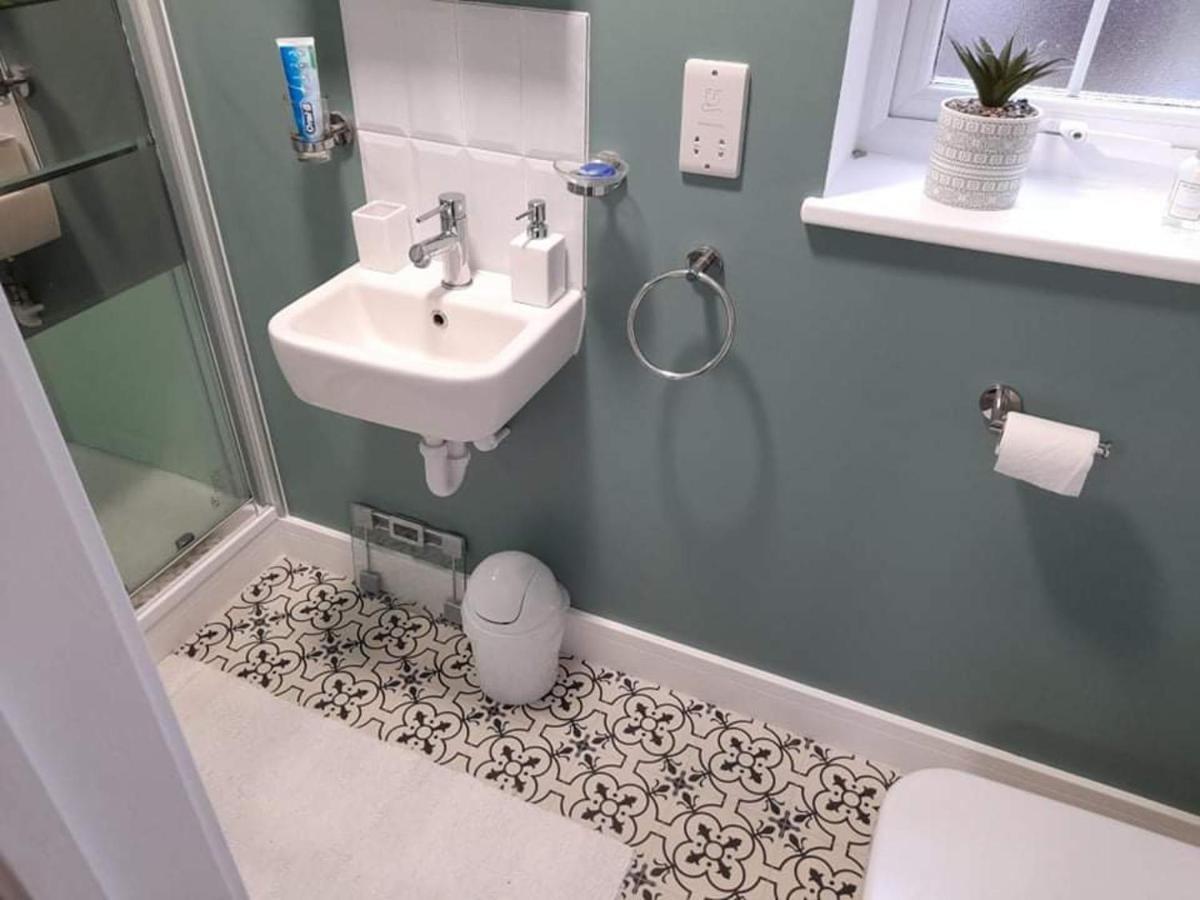 Outstanding Modern 1-Bed House In Chippenham Chippenham (Wiltshire) Bagian luar foto