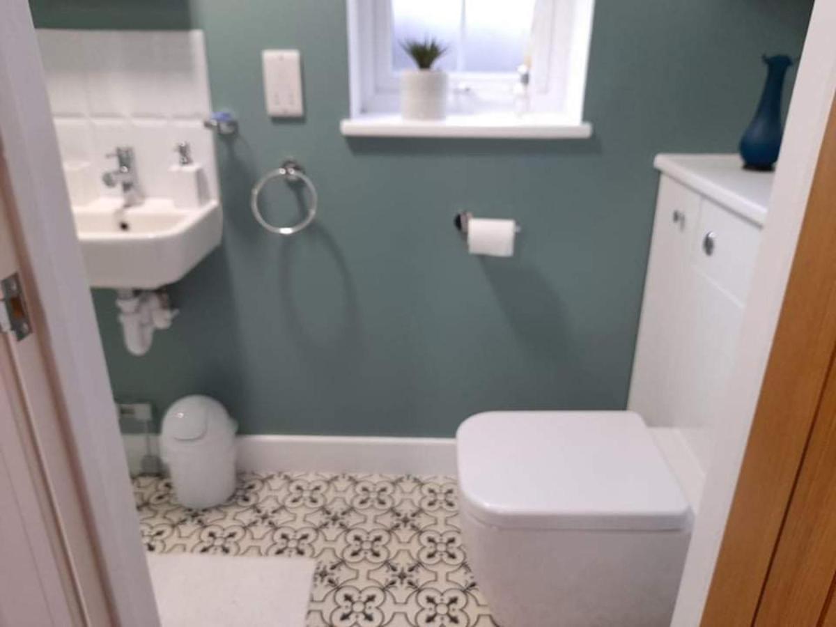 Outstanding Modern 1-Bed House In Chippenham Chippenham (Wiltshire) Bagian luar foto