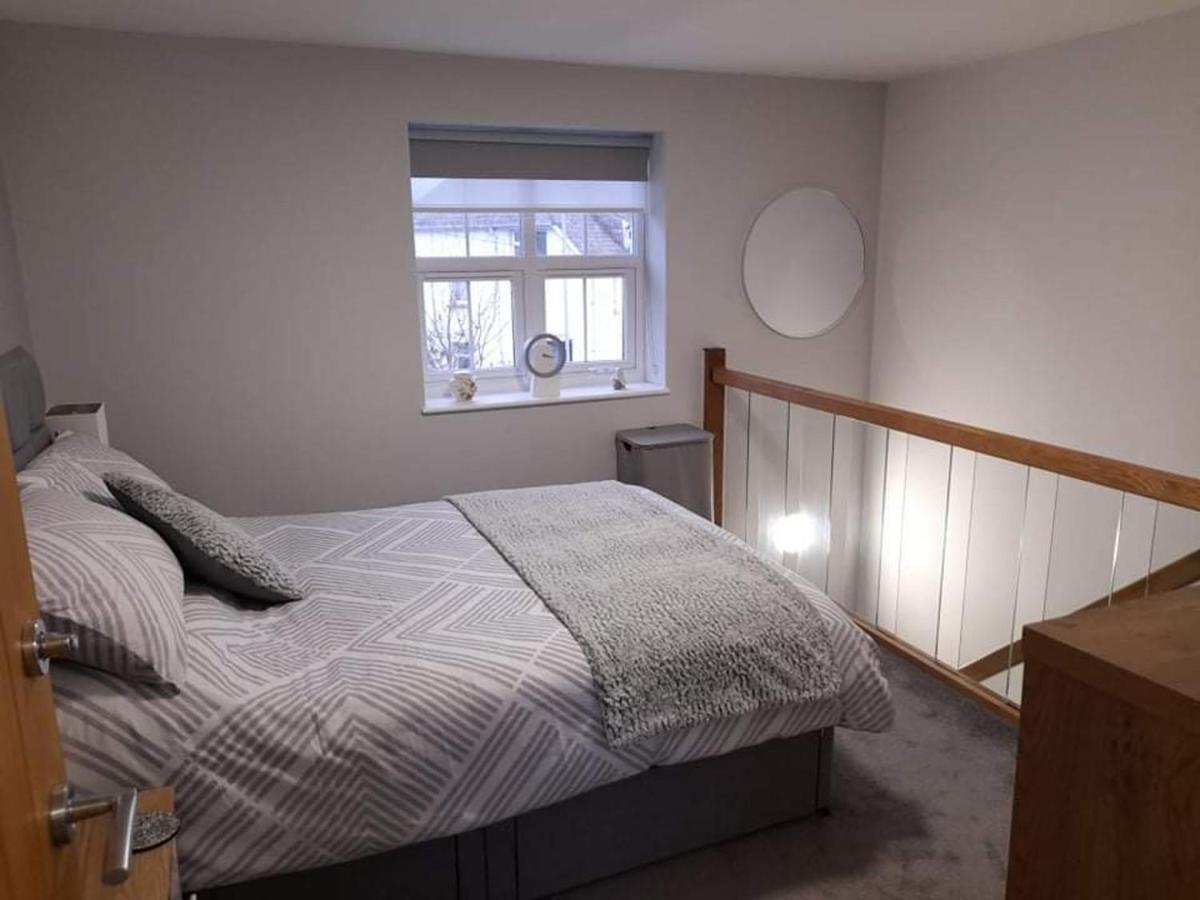Outstanding Modern 1-Bed House In Chippenham Chippenham (Wiltshire) Bagian luar foto